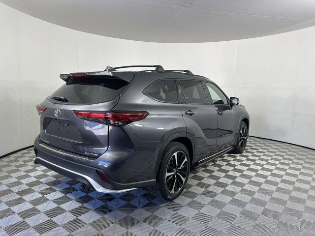 used 2022 Toyota Highlander car, priced at $38,911