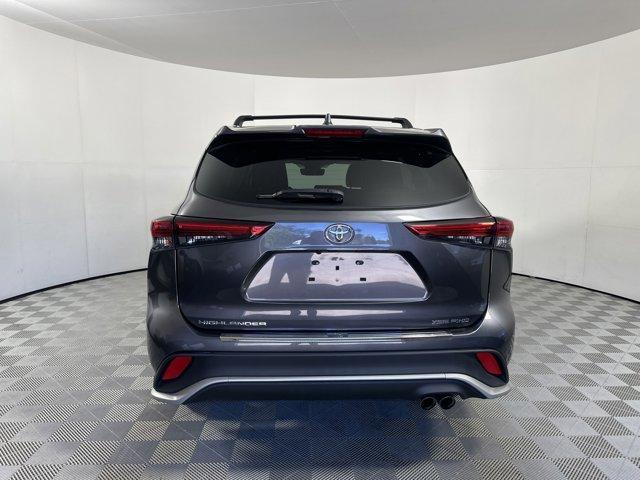 used 2022 Toyota Highlander car, priced at $38,911