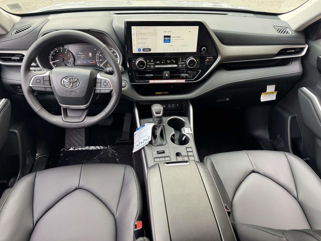 new 2025 Toyota Highlander car, priced at $48,877
