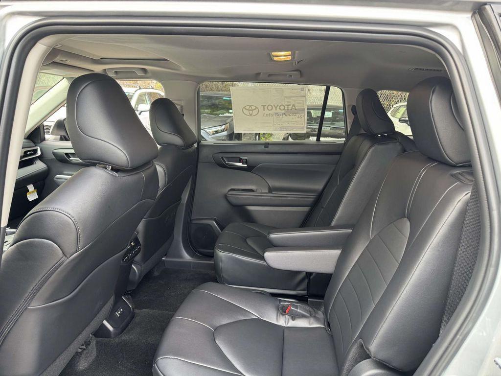 new 2025 Toyota Highlander car, priced at $48,877