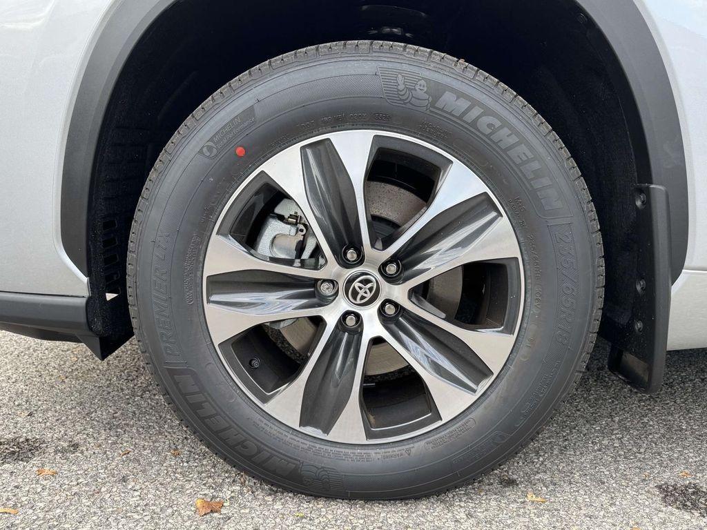 new 2025 Toyota Highlander car, priced at $48,877