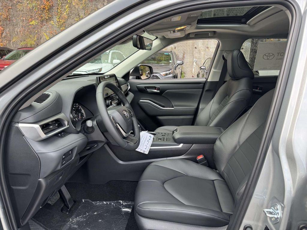 new 2025 Toyota Highlander car, priced at $48,877