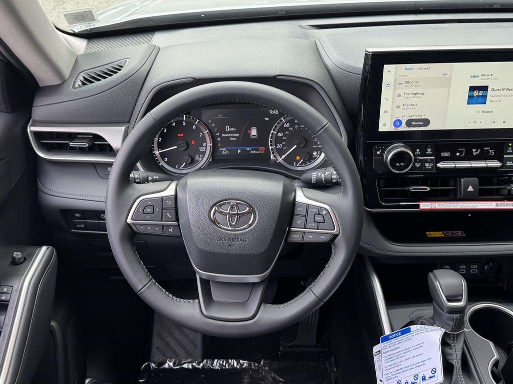 new 2025 Toyota Highlander car, priced at $48,877