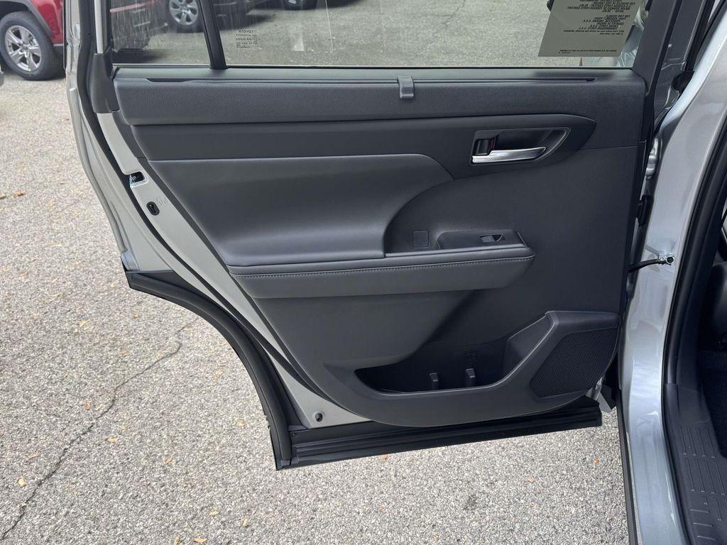new 2025 Toyota Highlander car, priced at $48,877