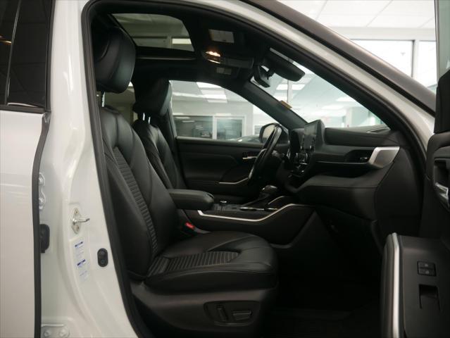 used 2022 Toyota Highlander car, priced at $37,888