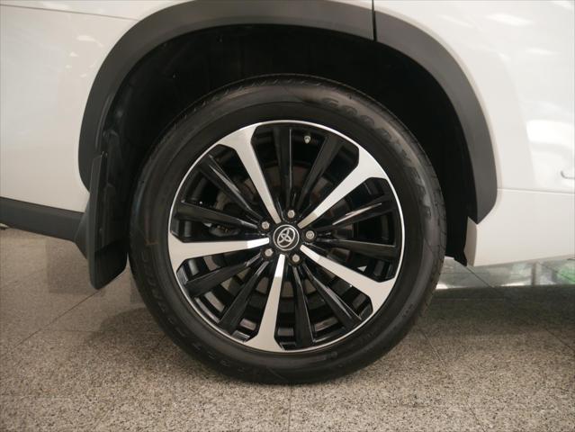 used 2022 Toyota Highlander car, priced at $37,888