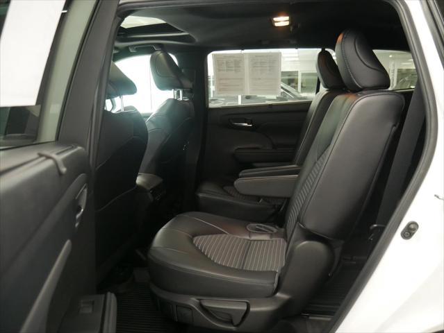 used 2022 Toyota Highlander car, priced at $37,888