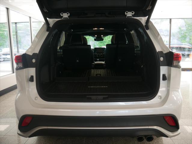 used 2022 Toyota Highlander car, priced at $37,888