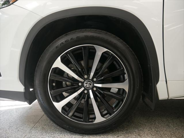 used 2022 Toyota Highlander car, priced at $37,888