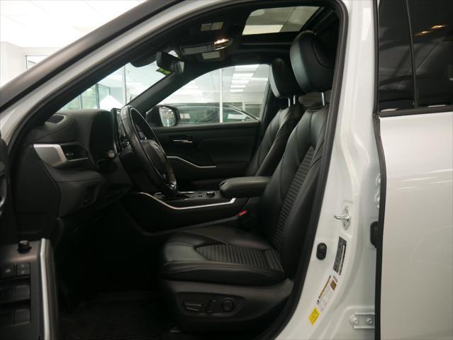 used 2022 Toyota Highlander car, priced at $37,888