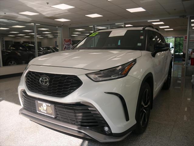 used 2022 Toyota Highlander car, priced at $37,888