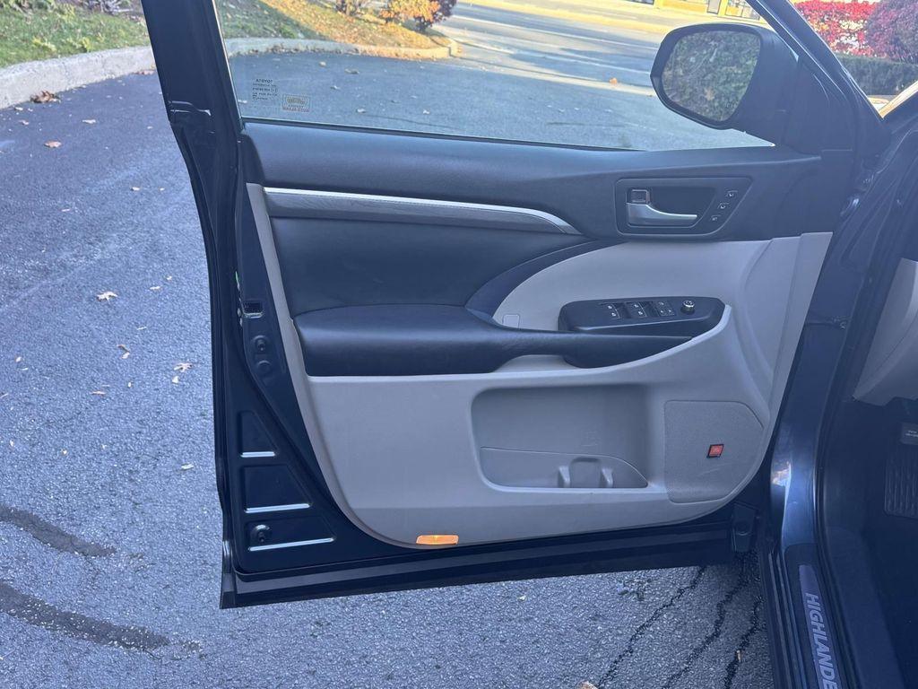 used 2019 Toyota Highlander car, priced at $26,388