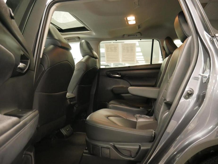 used 2023 Toyota Highlander car, priced at $39,988