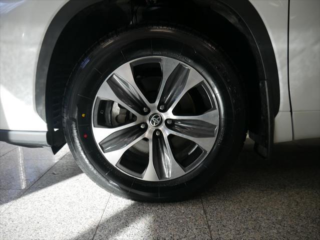 used 2022 Toyota Highlander car, priced at $35,788