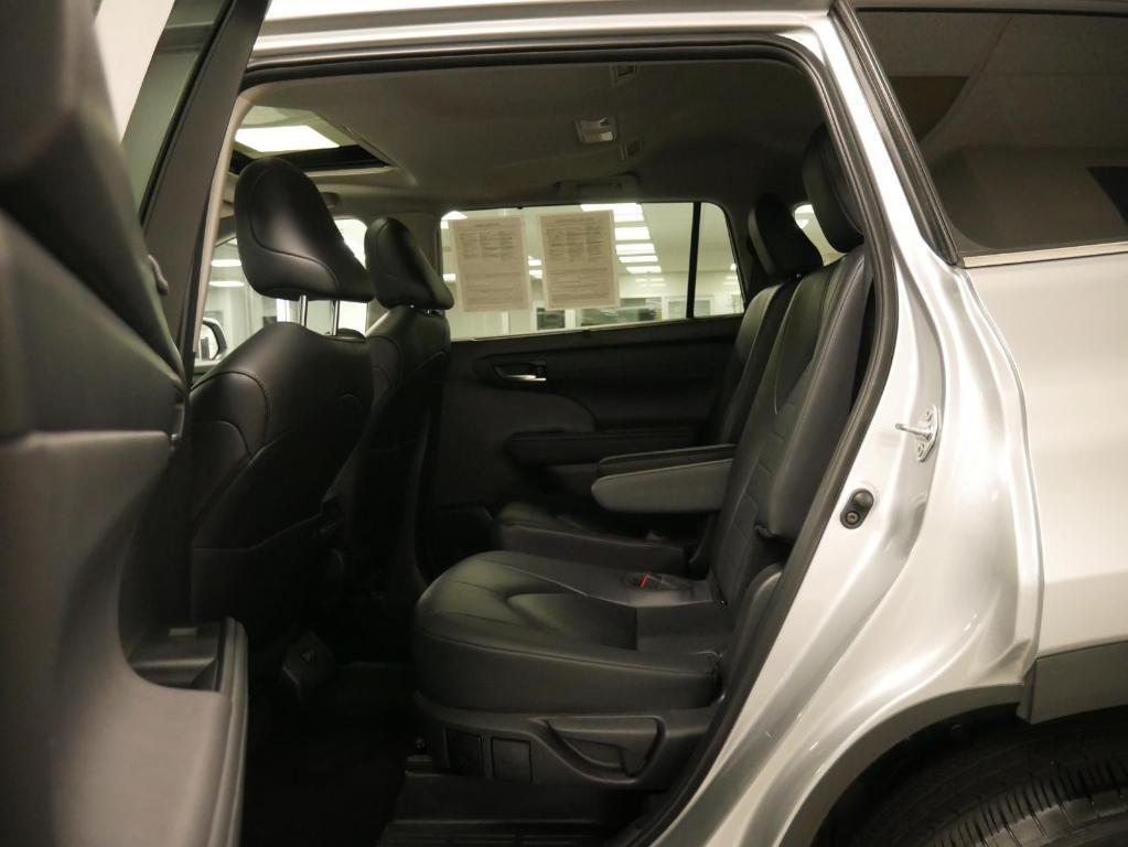 used 2024 Toyota Highlander car, priced at $43,788