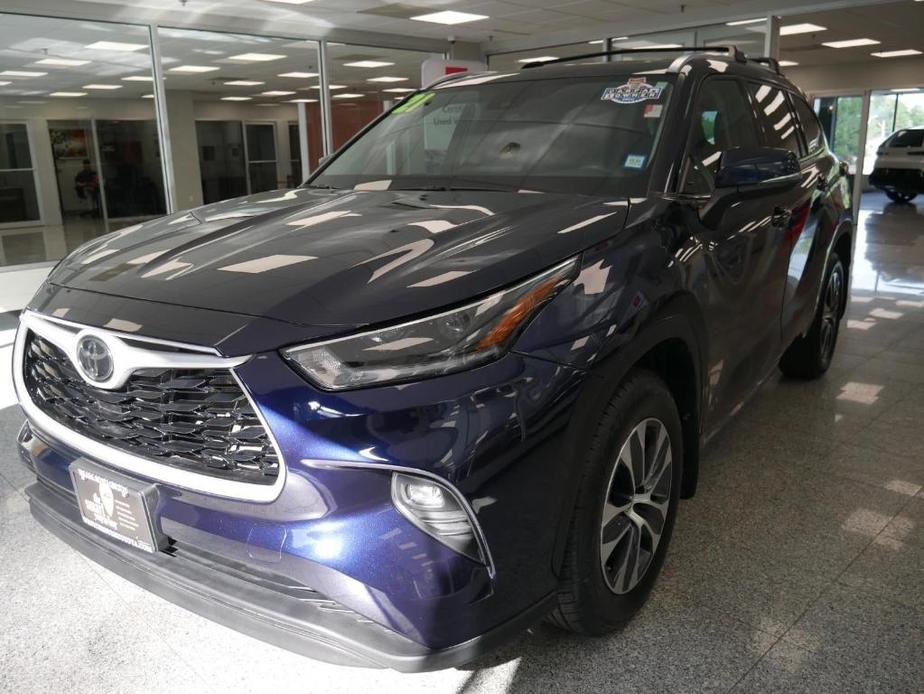 used 2021 Toyota Highlander car, priced at $31,989