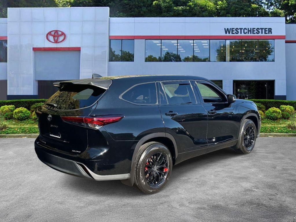 used 2022 Toyota Highlander car, priced at $31,888