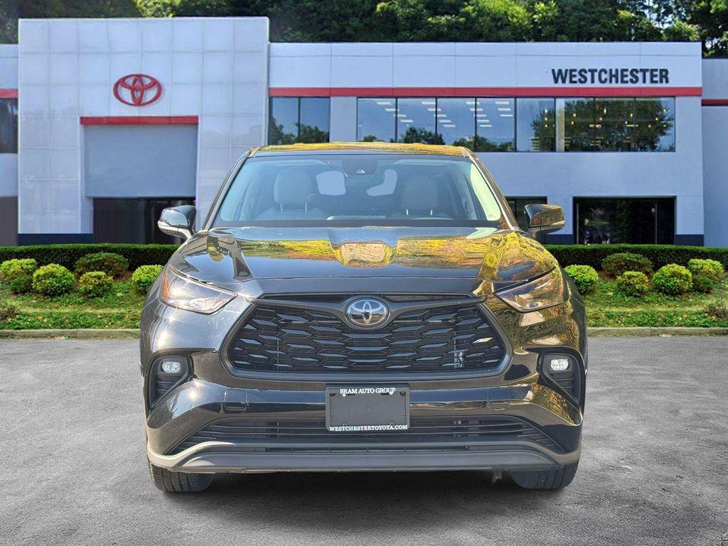 used 2022 Toyota Highlander car, priced at $31,888