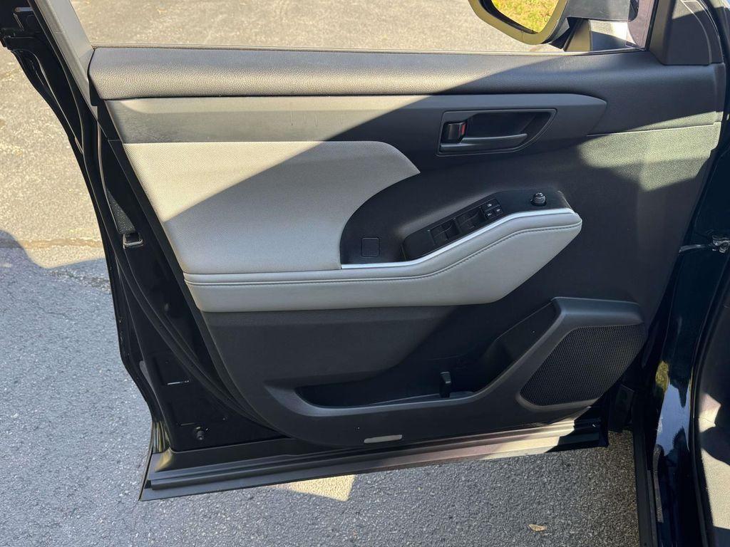 used 2022 Toyota Highlander car, priced at $31,888