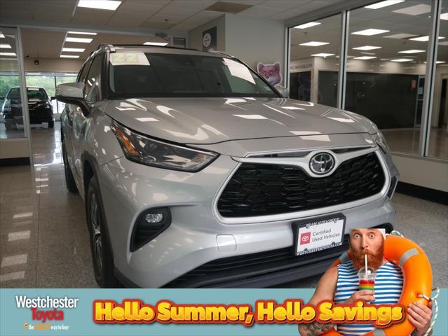 used 2022 Toyota Highlander car, priced at $38,488