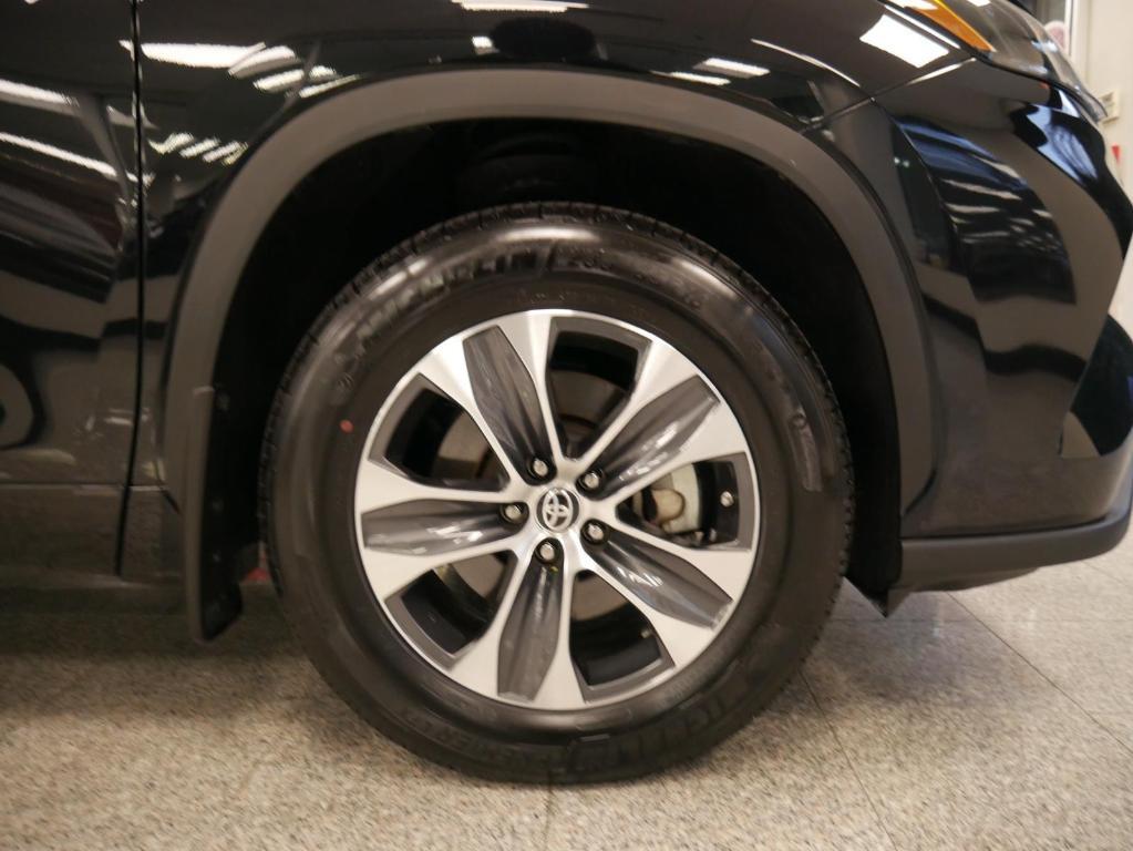 used 2023 Toyota Highlander car, priced at $39,988