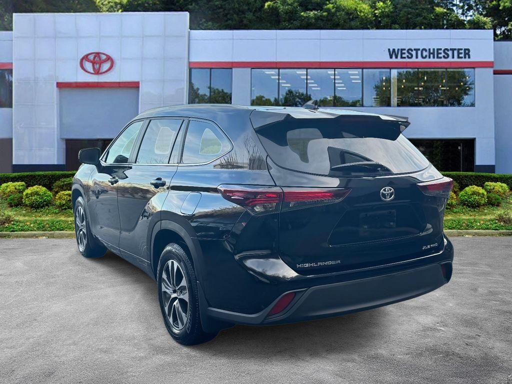 used 2025 Toyota Highlander car, priced at $37,988