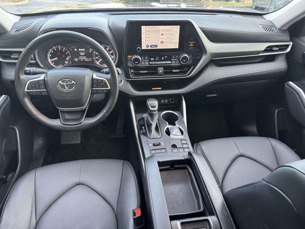 used 2025 Toyota Highlander car, priced at $39,988