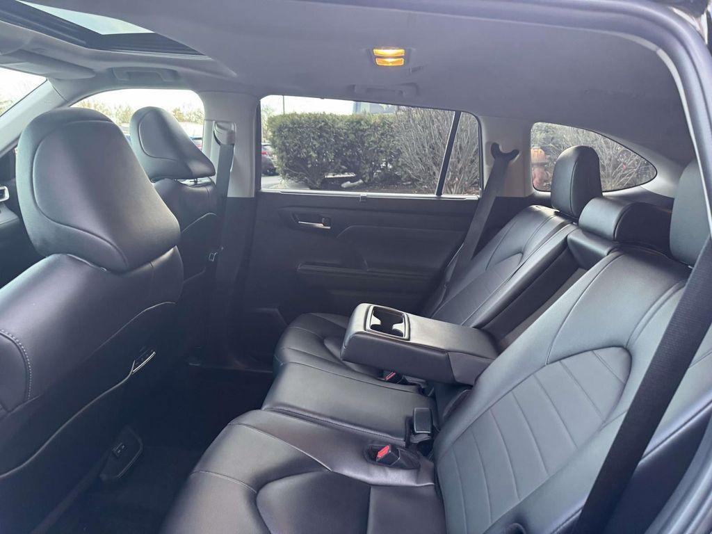 used 2025 Toyota Highlander car, priced at $39,988