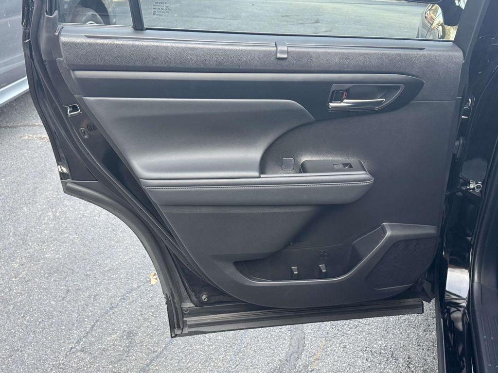 used 2025 Toyota Highlander car, priced at $39,988
