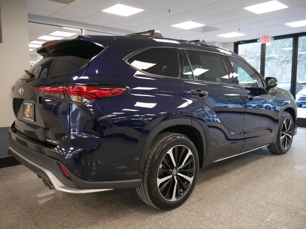 used 2022 Toyota Highlander car, priced at $39,988