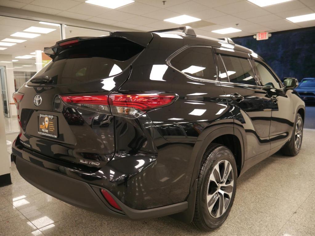 used 2022 Toyota Highlander car, priced at $33,788