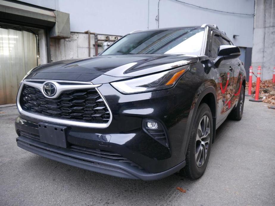 used 2022 Toyota Highlander car, priced at $34,488