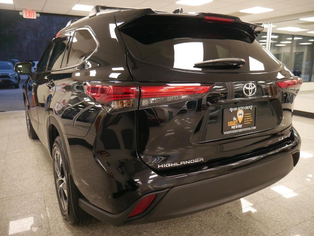 used 2022 Toyota Highlander car, priced at $33,788