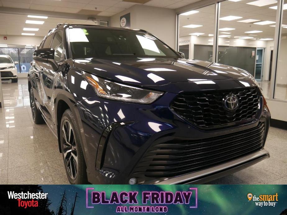 used 2022 Toyota Highlander car, priced at $38,988