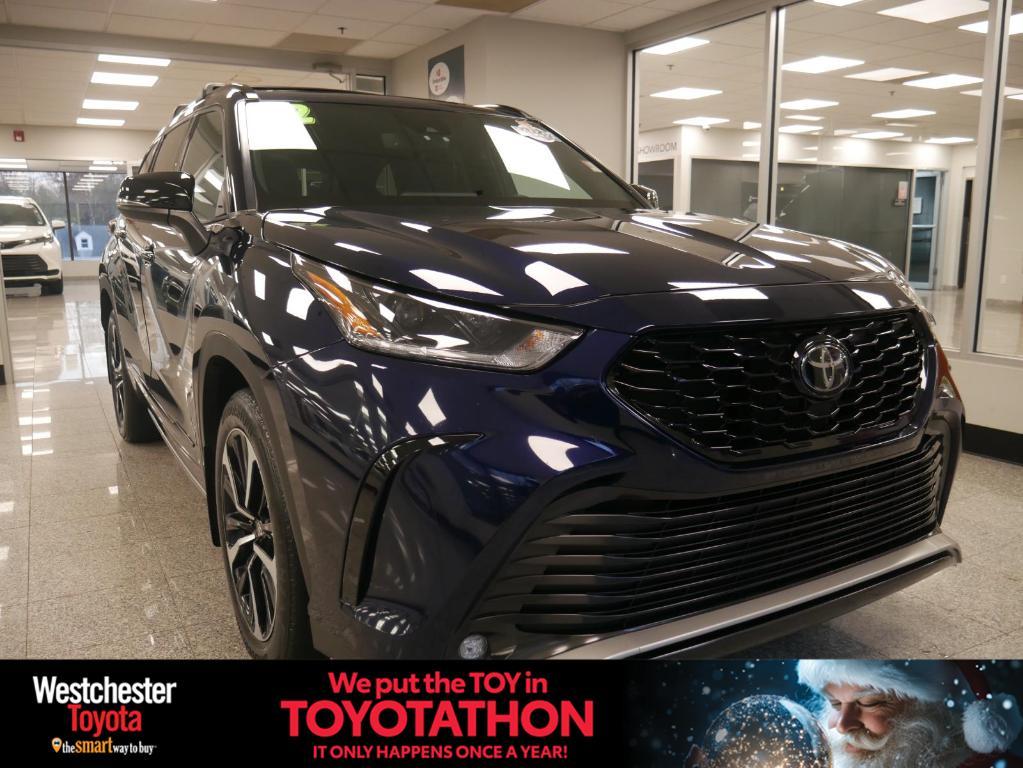 used 2022 Toyota Highlander car, priced at $37,888