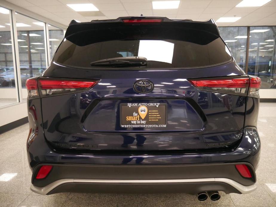 used 2022 Toyota Highlander car, priced at $37,888