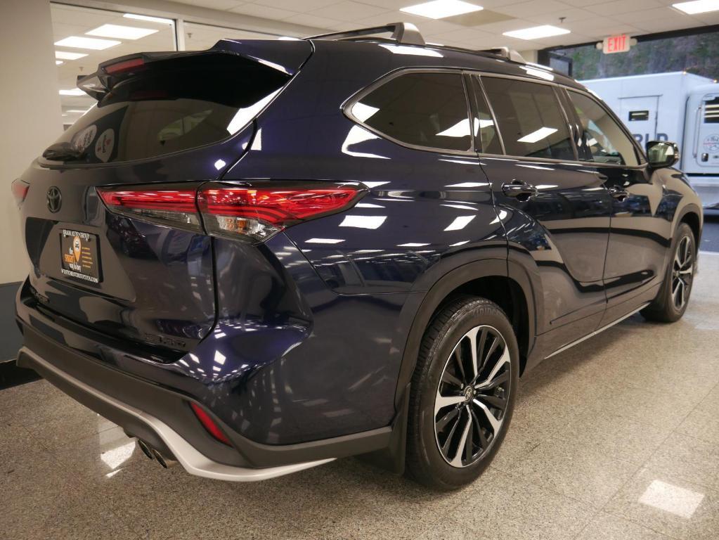 used 2022 Toyota Highlander car, priced at $37,888