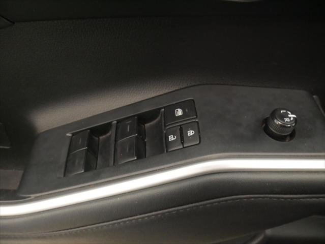 used 2022 Toyota Highlander car, priced at $39,988