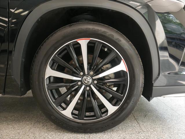 used 2022 Toyota Highlander car, priced at $39,988