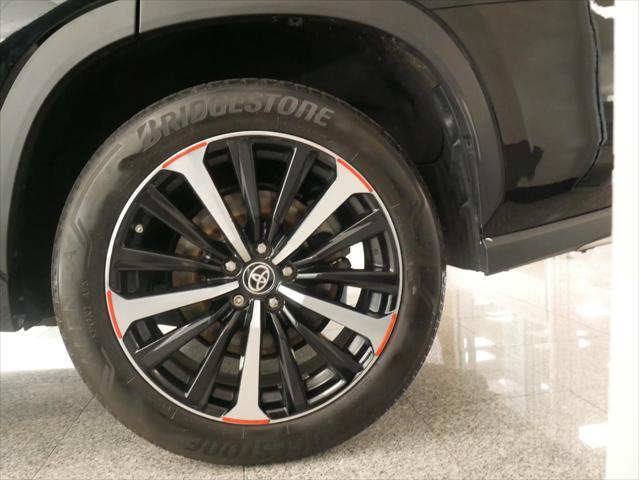 used 2022 Toyota Highlander car, priced at $39,988
