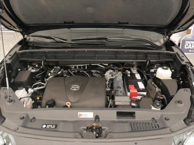 used 2022 Toyota Highlander car, priced at $39,988