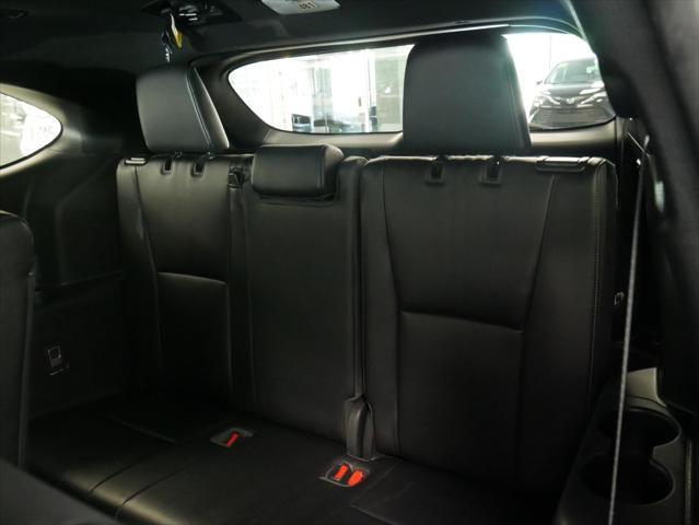 used 2022 Toyota Highlander car, priced at $39,988
