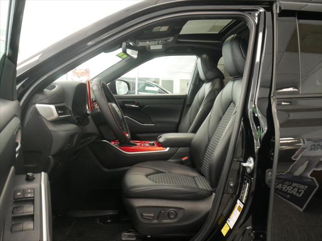used 2022 Toyota Highlander car, priced at $39,988