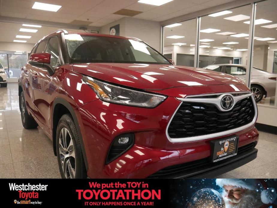 used 2021 Toyota Highlander car, priced at $33,988