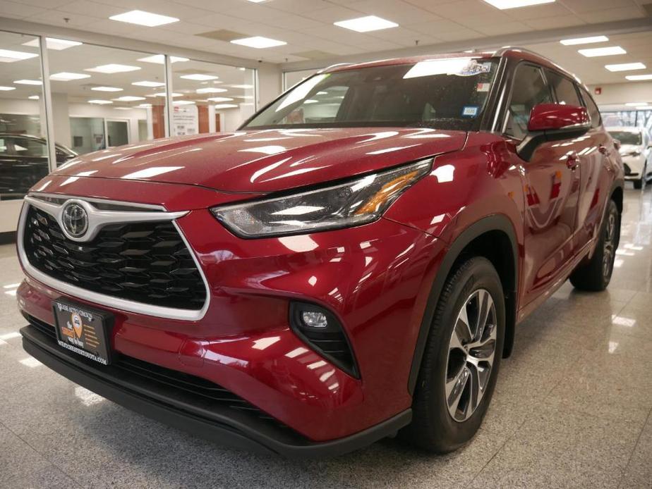 used 2021 Toyota Highlander car, priced at $34,688