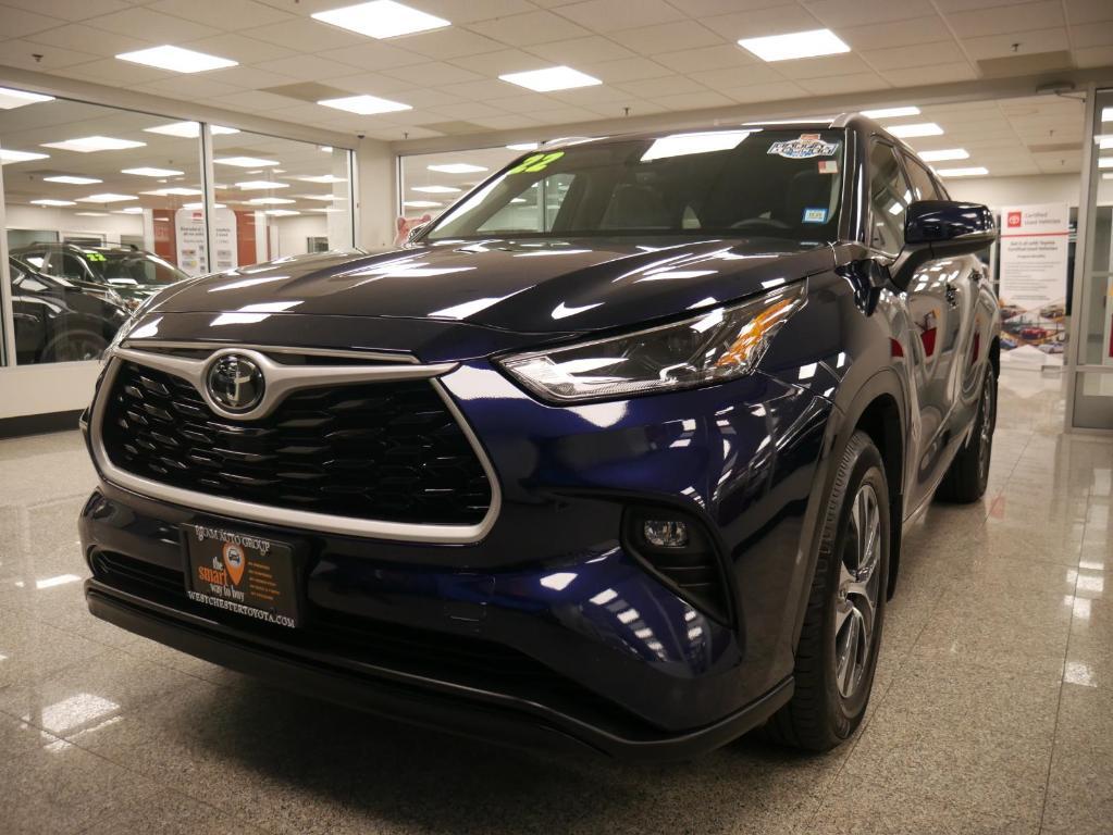 used 2022 Toyota Highlander car, priced at $30,288