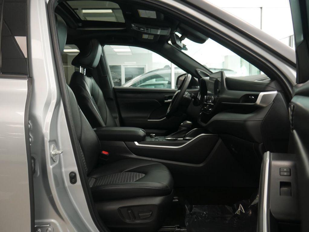 used 2023 Toyota Highlander car, priced at $35,988
