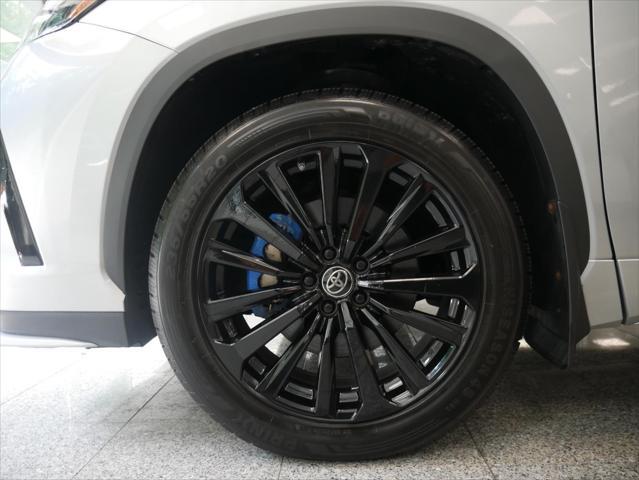 used 2023 Toyota Highlander car, priced at $38,588