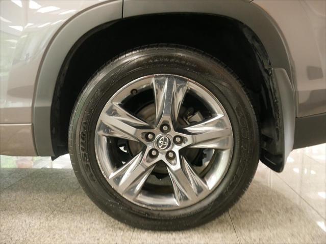 used 2019 Toyota Highlander car, priced at $30,688