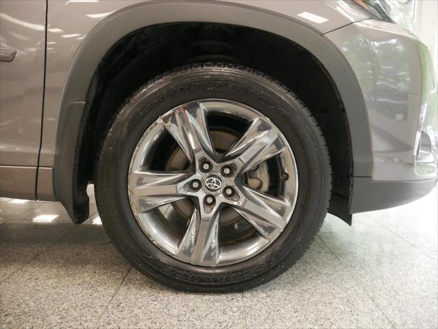 used 2019 Toyota Highlander car, priced at $30,688